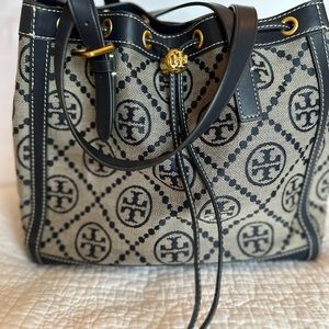 Like new Tory Burch hobo bag.